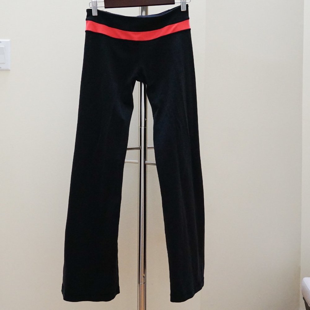 Lululemon Reversible Red Groove Yoga Pant in GUC